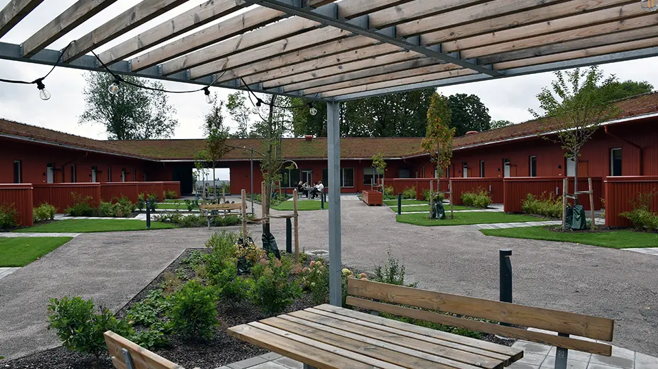 Innergården på Sanatorieskogens socialpsykiatriboende