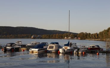 Bild på båtar som ligger förtöjda i Åsunden