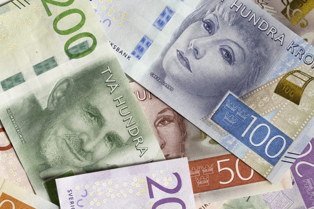 Bild på svenska sedlar i olika valörer