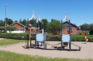 Vy över Källängsvägens lekplats.