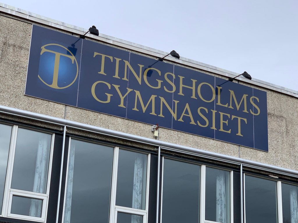 Tingsholmsgymnasiet väggskylt