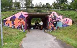 Färgglad tunnelmålning vid Falköpingsvägen
