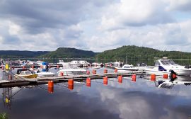 Strandpromenaden båtbryggor