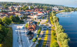 Flygfoto över Ulricehamns stationshus och Åsunden.