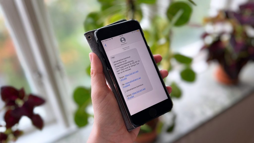 Bild på ett sms som innehåller länkar till trygghetsundersökningen